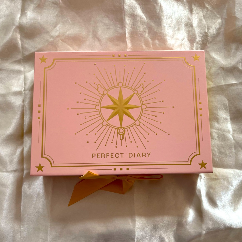 Perfect Diary CardCaptrd Sakura limited box 01#, Makeup and Earrings